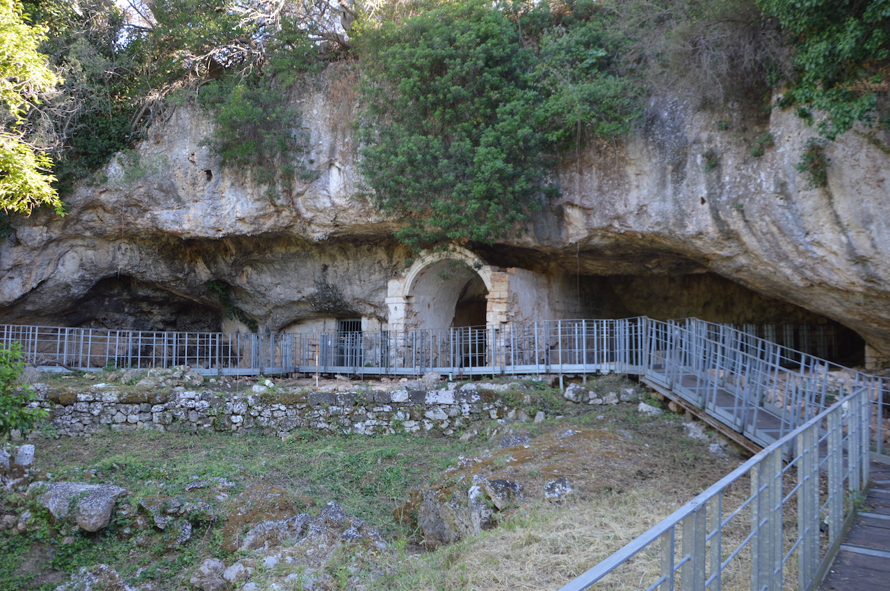 esterno della grotta