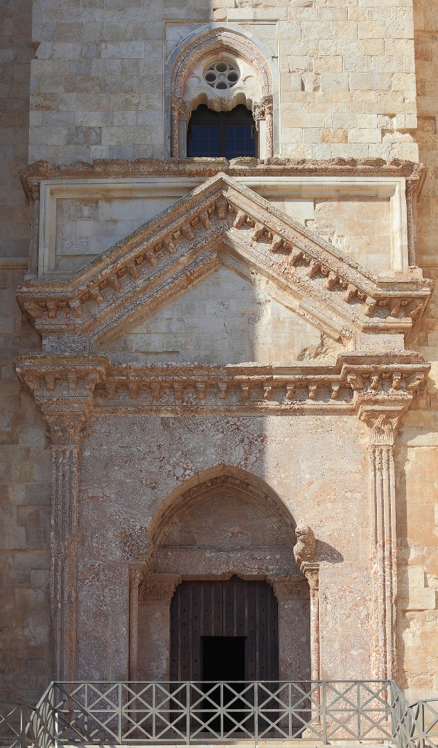 Il portale di accesso al castello